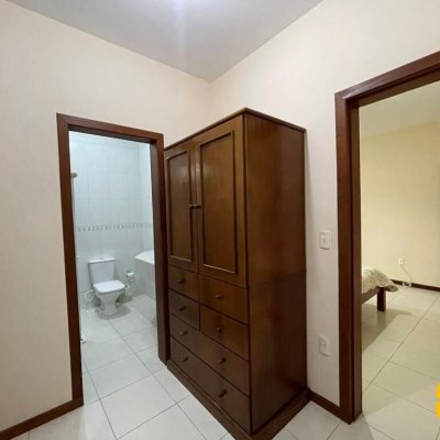 Casa Residencial com 450m², 4 quartos, 3 suítes, 4 garagens, no bairro Jurerê em Florianópolis