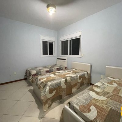 Casa Residencial com 450m², 4 quartos, 3 suítes, 4 garagens, no bairro Jurerê em Florianópolis