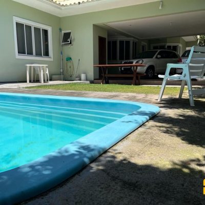 Casa Residencial com 450m², 4 quartos, 3 suítes, 4 garagens, no bairro Jurerê em Florianópolis