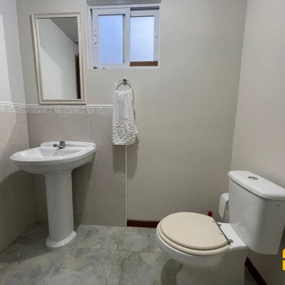 Casa Residencial com 450m², 4 quartos, 3 suítes, 4 garagens, no bairro Jurerê em Florianópolis