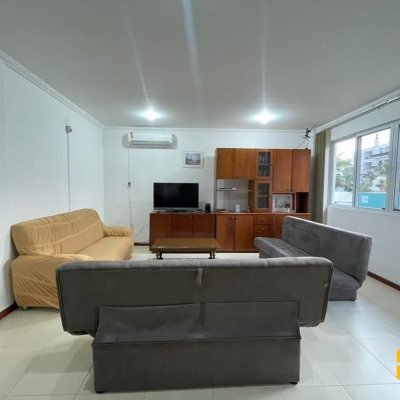 Casa Residencial com 450m², 4 quartos, 3 suítes, 4 garagens, no bairro Jurerê em Florianópolis