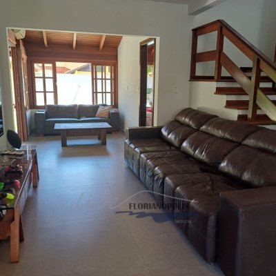 Casa Residencial com 200m², 4 quartos, 1 suíte, 3 garagens, no bairro Jurerê Internacional em Florianópolis
