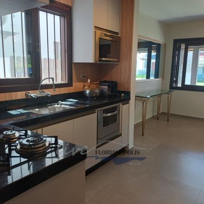 Casa Residencial com 200m², 4 quartos, 1 suíte, 3 garagens, no bairro Jurerê Internacional em Florianópolis
