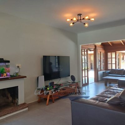 Casa Residencial com 200m², 4 quartos, 1 suíte, 3 garagens, no bairro Jurerê Internacional em Florianópolis