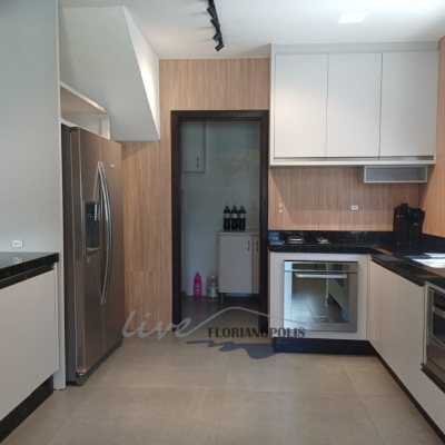 Casa Residencial com 200m², 4 quartos, 1 suíte, 3 garagens, no bairro Jurerê Internacional em Florianópolis