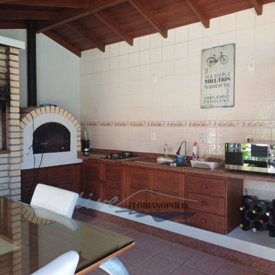 Casa Residencial com 200m², 4 quartos, 1 suíte, 3 garagens, no bairro Jurerê Internacional em Florianópolis