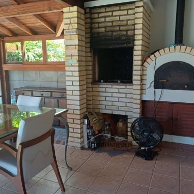 Casa Residencial com 200m², 4 quartos, 1 suíte, 3 garagens, no bairro Jurerê Internacional em Florianópolis