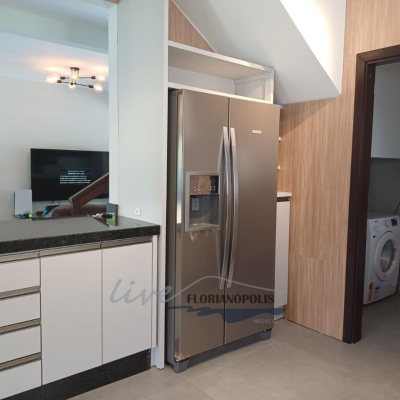 Casa Residencial com 200m², 4 quartos, 1 suíte, 3 garagens, no bairro Jurerê Internacional em Florianópolis