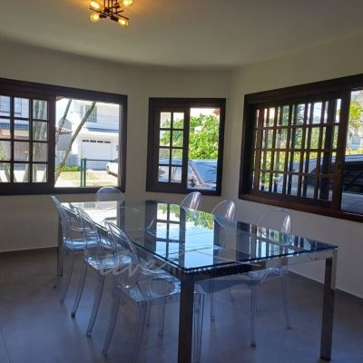 Casa Residencial com 200m², 4 quartos, 1 suíte, 3 garagens, no bairro Jurerê Internacional em Florianópolis