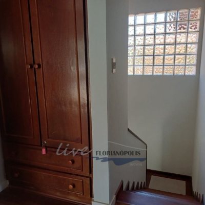 Casa Residencial com 200m², 4 quartos, 1 suíte, 3 garagens, no bairro Jurerê Internacional em Florianópolis