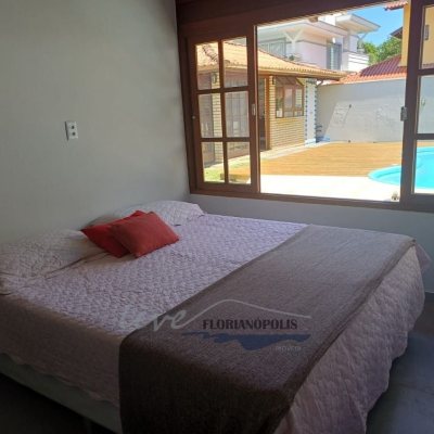 Casa Residencial com 200m², 4 quartos, 1 suíte, 3 garagens, no bairro Jurerê Internacional em Florianópolis