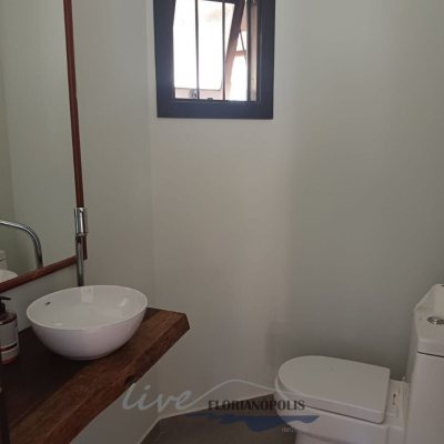 Casa Residencial com 200m², 4 quartos, 1 suíte, 3 garagens, no bairro Jurerê Internacional em Florianópolis