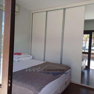 Casa Residencial com 200m², 4 quartos, 1 suíte, 3 garagens, no bairro Jurerê Internacional em Florianópolis