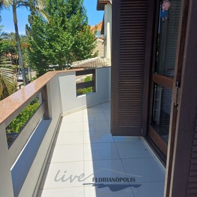 Casa Residencial com 200m², 4 quartos, 1 suíte, 3 garagens, no bairro Jurerê Internacional em Florianópolis