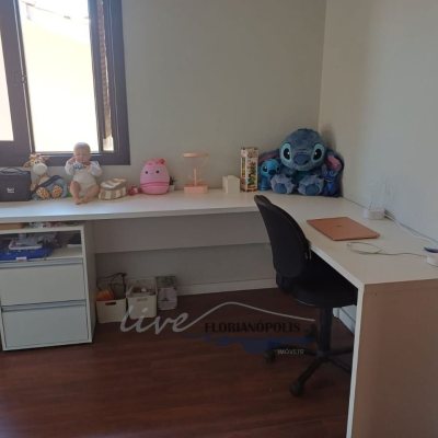 Casa Residencial com 200m², 4 quartos, 1 suíte, 3 garagens, no bairro Jurerê Internacional em Florianópolis