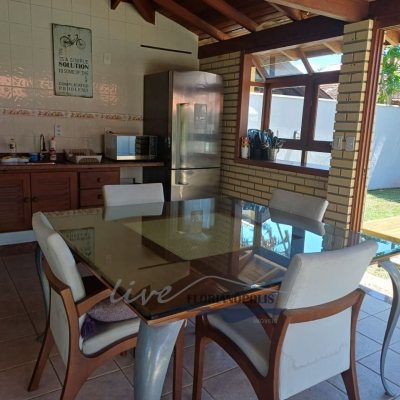 Casa Residencial com 200m², 4 quartos, 1 suíte, 3 garagens, no bairro Jurerê Internacional em Florianópolis