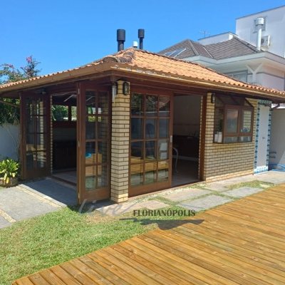 Casa Residencial com 200m², 4 quartos, 1 suíte, 3 garagens, no bairro Jurerê Internacional em Florianópolis