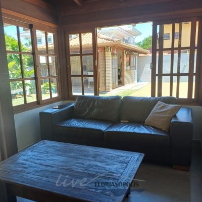 Casa Residencial com 200m², 4 quartos, 1 suíte, 3 garagens, no bairro Jurerê Internacional em Florianópolis