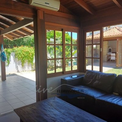 Casa Residencial com 200m², 4 quartos, 1 suíte, 3 garagens, no bairro Jurerê Internacional em Florianópolis