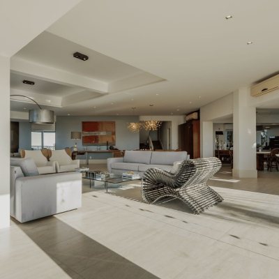 Casa Residencial com 818m², 6 quartos (sendo 4 suítes), 4 garagens, no bairro Canajurê em Florianópolis