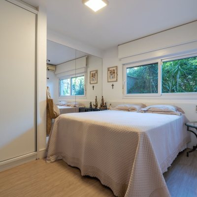 Casa Residencial com 818m², 6 quartos (sendo 4 suítes), 4 garagens, no bairro Canajurê em Florianópolis