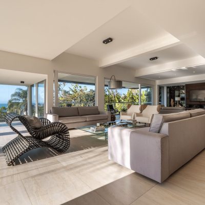 Casa Residencial com 818m², 6 quartos (sendo 4 suítes), 4 garagens, no bairro Canajurê em Florianópolis