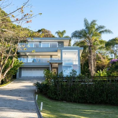 Casa Residencial com 818m², 6 quartos (sendo 4 suítes), 4 garagens, no bairro Canajurê em Florianópolis