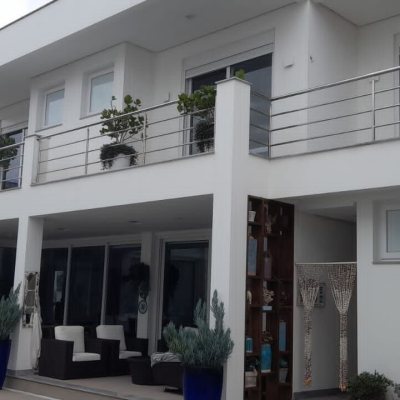 Casa Residencial com 421m², 4 quartos, 4 suítes, 4 garagens, no bairro Jurerê em Florianópolis