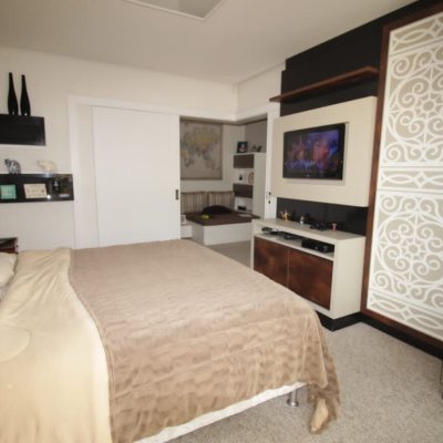 Casa Residencial com 421m², 4 quartos, 4 suítes, 4 garagens, no bairro Jurerê em Florianópolis