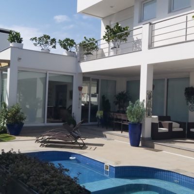 Casa Residencial com 421m², 4 quartos, 4 suítes, 4 garagens, no bairro Jurerê em Florianópolis