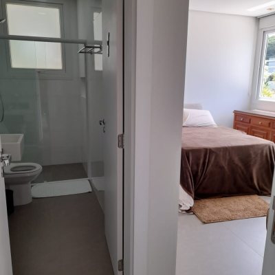 Casa Residencial com 421m², 4 quartos, 4 suítes, 4 garagens, no bairro Jurerê em Florianópolis