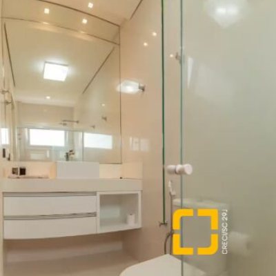 Casa Residencial com 650m², 7 quartos (sendo 6 suítes), 5 garagens, no bairro Jurerê Internacional em Florianópolis