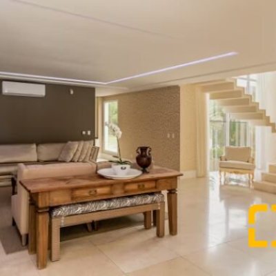 Casa Residencial com 650m², 7 quartos (sendo 6 suítes), 5 garagens, no bairro Jurerê Internacional em Florianópolis