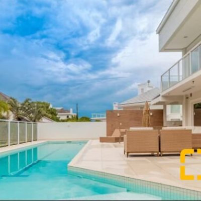 Casa Residencial com 650m², 7 quartos (sendo 6 suítes), 5 garagens, no bairro Jurerê Internacional em Florianópolis