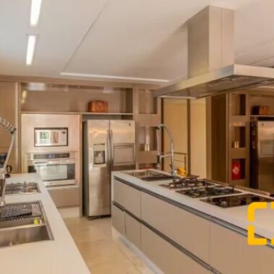 Casa Residencial com 650m², 7 quartos (sendo 6 suítes), 5 garagens, no bairro Jurerê Internacional em Florianópolis