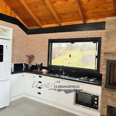 Casa Residencial com 200m², 3 quartos (sendo 2 suítes), 3 garagens, no bairro Rancho Queimado em Rancho Queimado