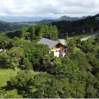Casa Residencial com 200m², 3 quartos (sendo 2 suítes), 3 garagens, no bairro Rancho Queimado em Rancho Queimado