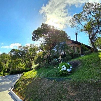 Casa Residencial com 200m², 3 quartos (sendo 2 suítes), 3 garagens, no bairro Rancho Queimado em Rancho Queimado