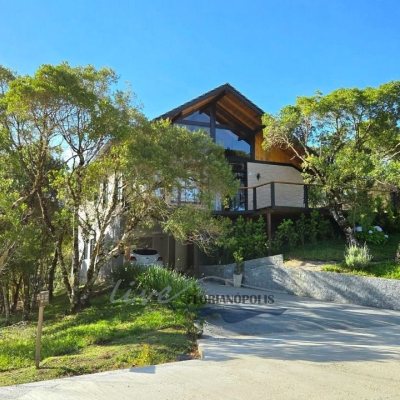 Casa Residencial com 200m², 3 quartos (sendo 2 suítes), 3 garagens, no bairro Rancho Queimado em Rancho Queimado