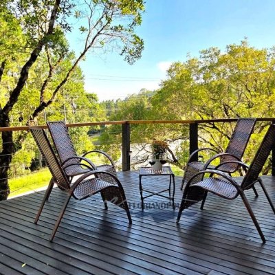 Casa Residencial com 200m², 3 quartos (sendo 2 suítes), 3 garagens, no bairro Rancho Queimado em Rancho Queimado