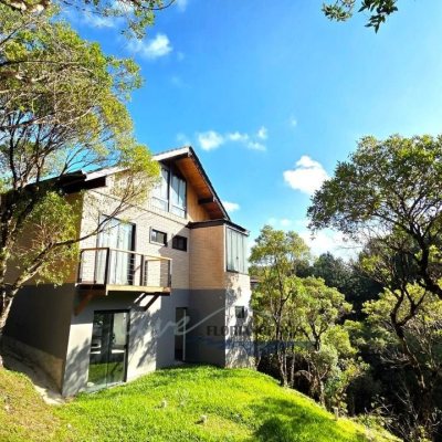 Casa Residencial com 200m², 3 quartos (sendo 2 suítes), 3 garagens, no bairro Rancho Queimado em Rancho Queimado