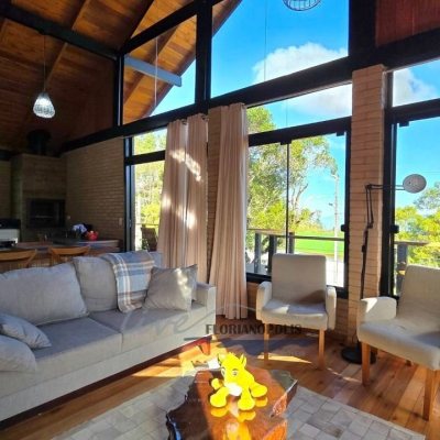 Casa Residencial com 200m², 3 quartos (sendo 2 suítes), 3 garagens, no bairro Rancho Queimado em Rancho Queimado