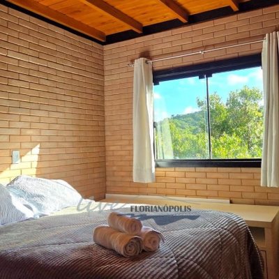 Casa Residencial com 200m², 3 quartos (sendo 2 suítes), 3 garagens, no bairro Rancho Queimado em Rancho Queimado