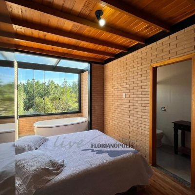 Casa Residencial com 200m², 3 quartos (sendo 2 suítes), 3 garagens, no bairro Rancho Queimado em Rancho Queimado