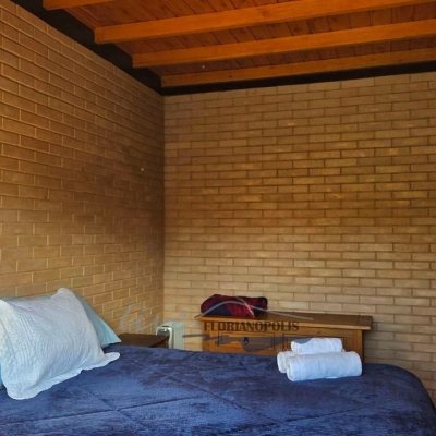 Casa Residencial com 200m², 3 quartos (sendo 2 suítes), 3 garagens, no bairro Rancho Queimado em Rancho Queimado