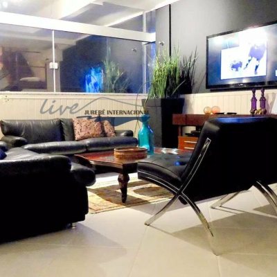 Cobertura com 220m², 3 quartos, 2 suítes, 2 garagens, no bairro Jurerê Internacional em Florianópolis