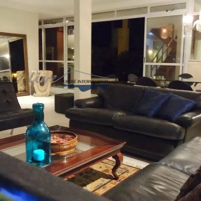 Cobertura com 220m², 3 quartos, 2 suítes, 2 garagens, no bairro Jurerê Internacional em Florianópolis