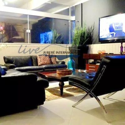 Cobertura com 220m², 3 quartos, 2 suítes, 2 garagens, no bairro Jurerê Internacional em Florianópolis