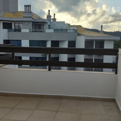 Cobertura com 108m², 2 quartos, 1 suíte, 2 garagens, no bairro Jurerê Internacional em Florianópolis