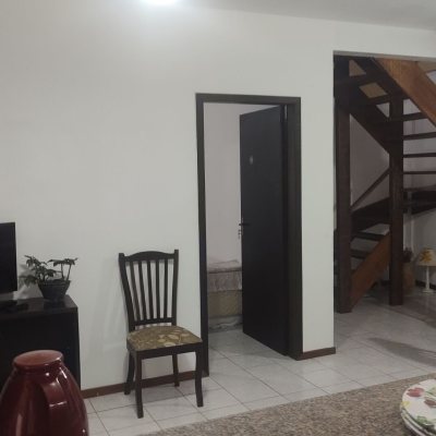 Cobertura com 108m², 2 quartos, 1 suíte, 2 garagens, no bairro Jurerê Internacional em Florianópolis